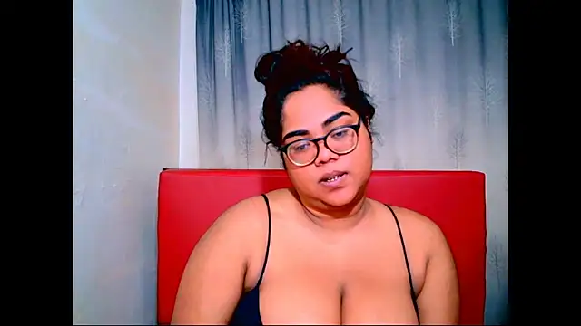 Snapshot of Indian_Lola00 chatting on 10.23.25 Indian Lola00 online show from 10.23.25