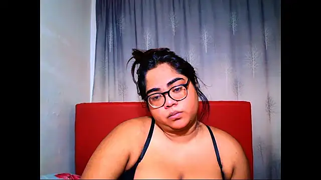 Snapshot of Indian_Lola00 chatting on 11.19.25 Indian Lola00 online show from 11.19.25