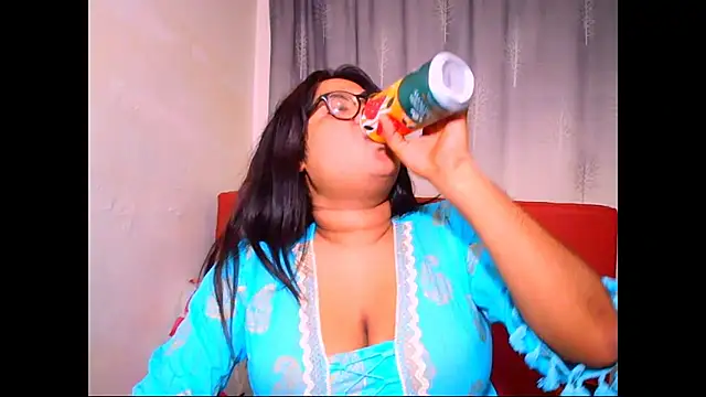 Snapshot of Indian_Lola00 chatting on 11.28.25 Indian Lola00 online show from 11.28.25