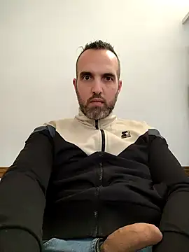 Snapshot of leon3875 chatting on 09.15.25 leon3875 online show from 09.15.25