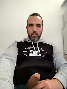 Snapshot of leon3875 chatting on 09.30.25 leon3875 online show from 09.30.25