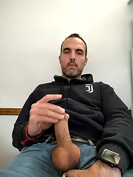 Snapshot of leon3875 chatting on 10.15.25 leon3875 online show from 10.15.25