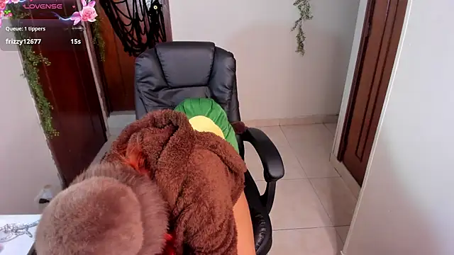 Violetaarey online show from 10.14.25