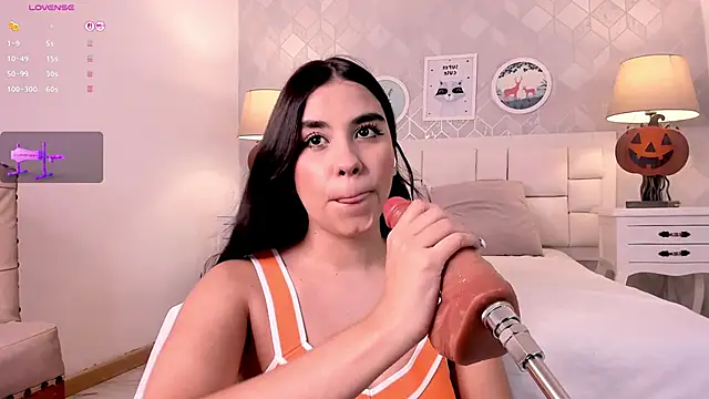 Mara Betancurt online show from 10.29.25