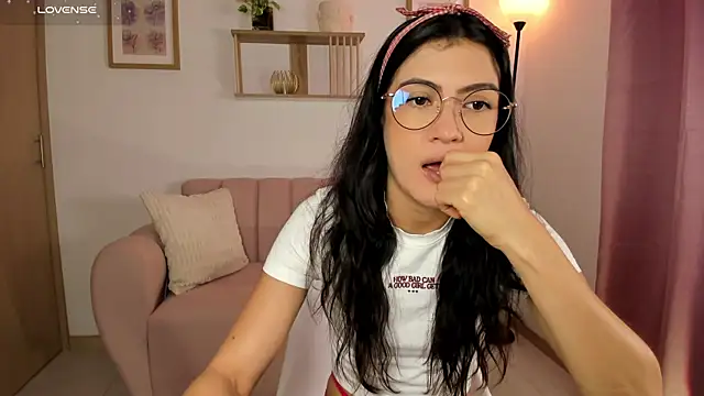 Snapshot of Lilabril chatting on 06.26.26 Lilabril online show from 06.26.26