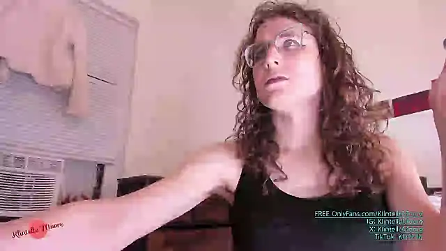 Snapshot of klintellemoore chatting on 03.10.25 klintellemoore online show from 03.10.25