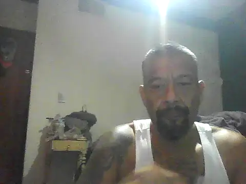 Snapshot of ElMasChingonMX chatting on 10.12.25 ElMasChingonMX online show from 10.12.25