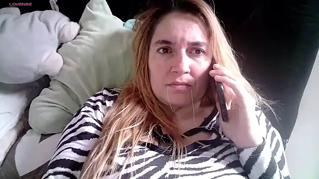 Snapshot of Izury_Blondee chatting on 02.28.25 Izury Blondee online show from 02.28.25