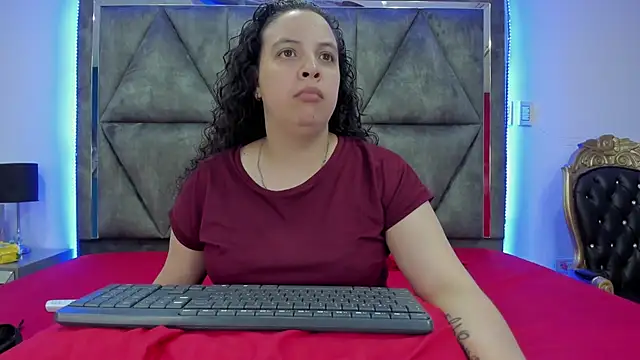 Snapshot of Danielaandximena chatting on 12.18.24 Danielaandximena online show from 12.18.24