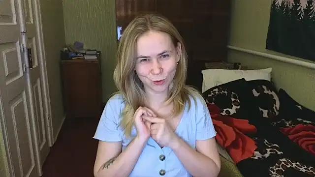 Snapshot of Riley_Roo chatting on 12.07.24 Riley Roo online show from 12.07.24