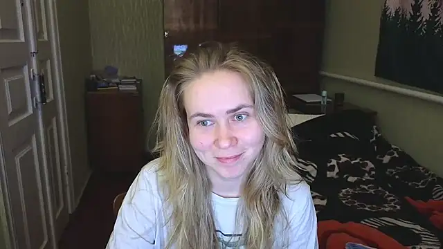 Snapshot of Riley_Roo chatting on 12.10.24 Riley Roo online show from 12.10.24