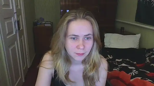 Snapshot of Riley_Roo chatting on 12.11.24 Riley Roo online show from 12.11.24