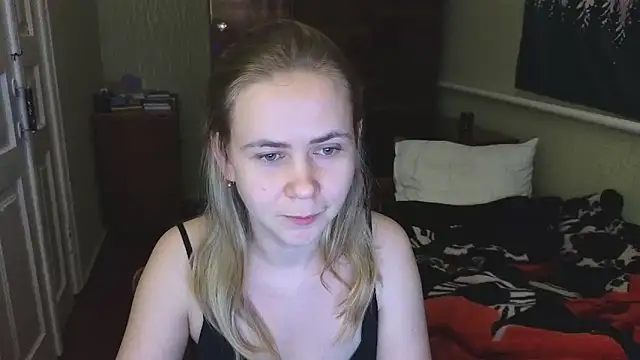 Snapshot of Riley_Roo chatting on 12.11.24 Riley Roo online show from 12.11.24