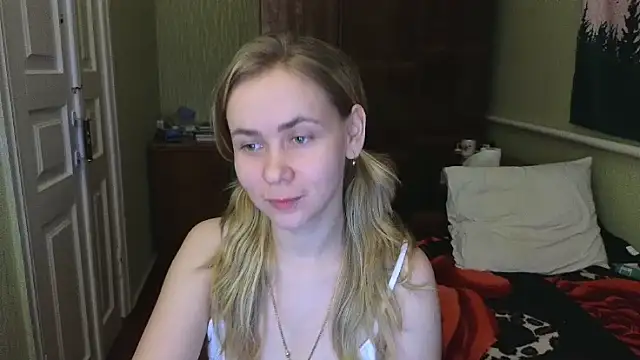 Snapshot of Riley_Roo chatting on 12.14.24 Riley Roo online show from 12.14.24