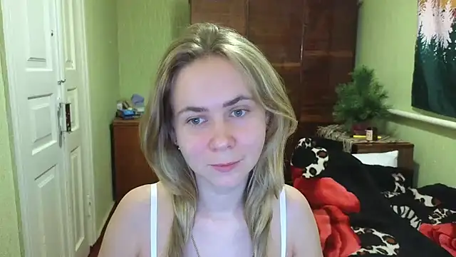 Snapshot of Riley_Roo chatting on 12.15.24 Riley Roo online show from 12.15.24