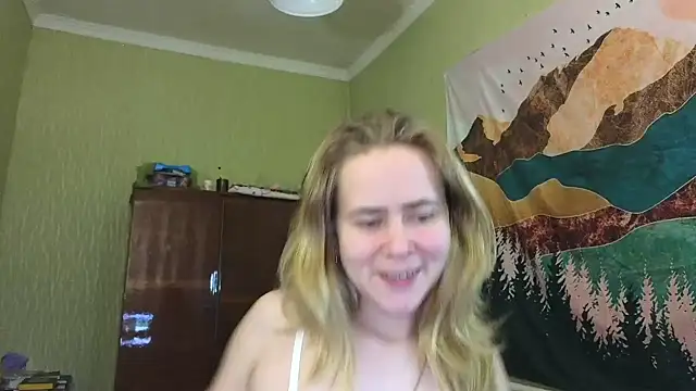 Snapshot of Riley_Roo chatting on 12.20.24 Riley Roo online show from 12.20.24