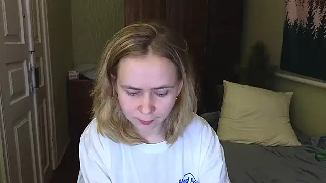 Snapshot of Riley_Roo chatting on 12.31.24 Riley Roo online show from 12.31.24