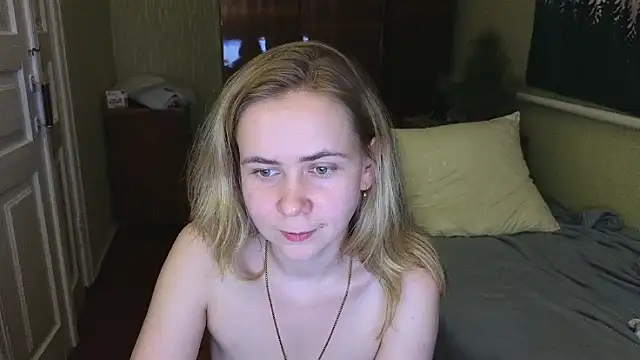 Snapshot of Riley_Roo chatting on 12.31.24 Riley Roo online show from 12.31.24