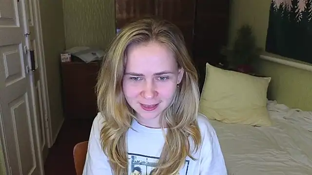 Snapshot of Riley_Roo chatting on 01.01.25 Riley Roo online show from 01.01.25