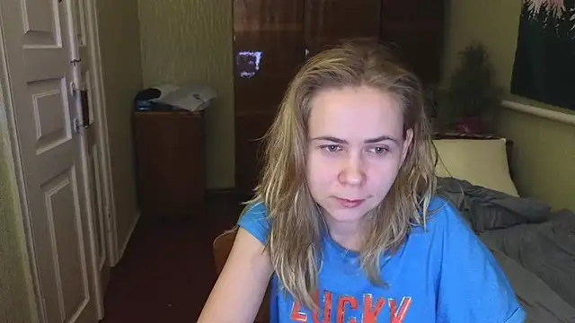 Snapshot of Riley_Roo chatting on 01.05.25 Riley Roo online show from 01.05.25