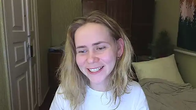 Snapshot of Riley_Roo chatting on 01.10.25 Riley Roo online show from 01.10.25