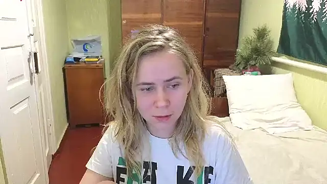 Snapshot of Riley_Roo chatting on 01.14.25 Riley Roo online show from 01.14.25