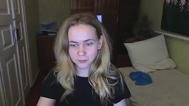 Snapshot of Riley_Roo chatting on 01.28.25 Riley Roo online show from 01.28.25