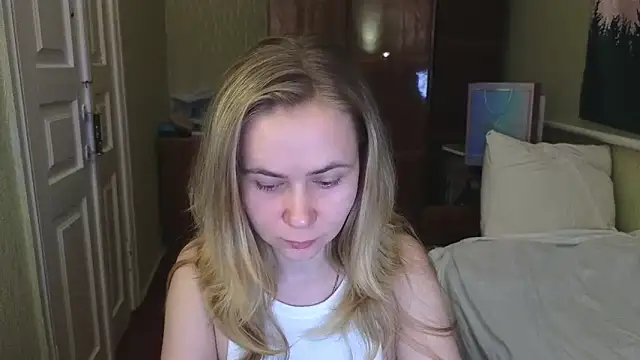 Snapshot of Riley_Roo chatting on 02.04.25 Riley Roo online show from 02.04.25