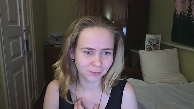 Snapshot of Riley_Roo chatting on 02.05.25 Riley Roo online show from 02.05.25