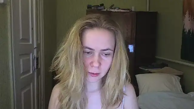 Snapshot of Riley_Roo chatting on 02.08.25 Riley Roo online show from 02.08.25