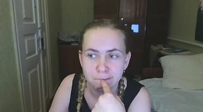 Snapshot of Riley_Roo chatting on 02.23.25 Riley Roo online show from 02.23.25