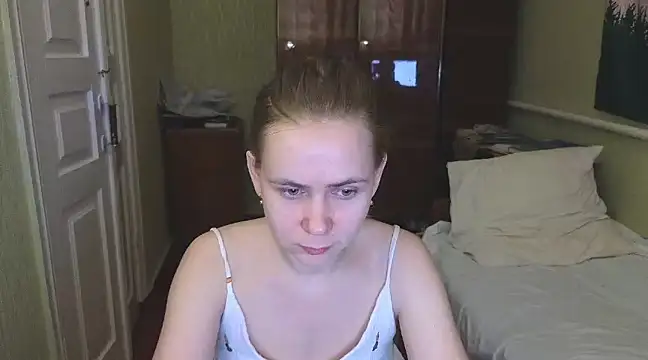 Snapshot of Riley_Roo chatting on 02.25.25 Riley Roo online show from 02.25.25