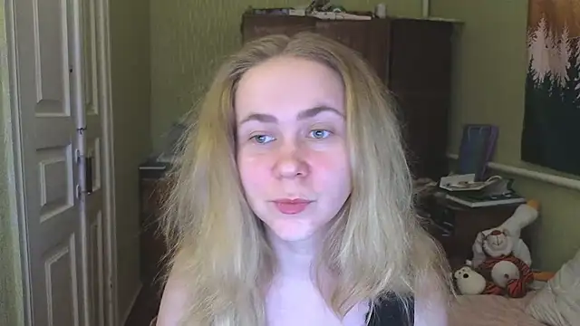 Snapshot of Riley_Roo chatting on 03.09.25 Riley Roo online show from 03.09.25