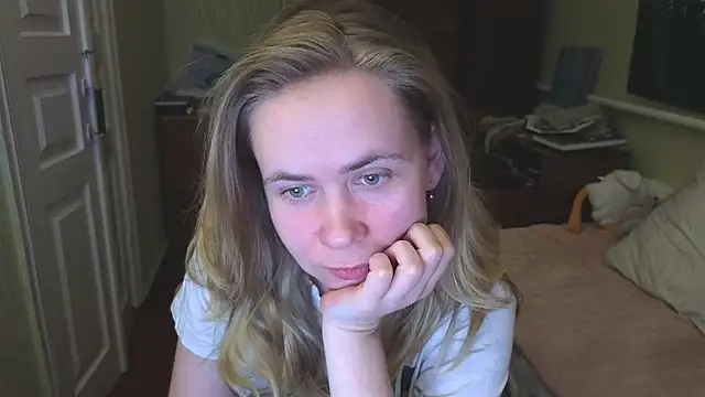 Snapshot of Riley_Roo chatting on 03.10.25 Riley Roo online show from 03.10.25