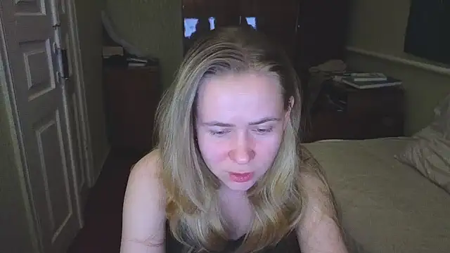 Snapshot of Riley_Roo chatting on 03.20.25 Riley Roo online show from 03.20.25