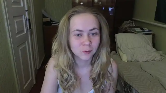 Snapshot of Riley_Roo chatting on 03.22.25 Riley Roo online show from 03.22.25