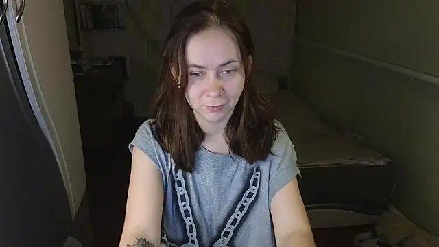 Snapshot of Riley_Roo chatting on 11.12.25 Riley Roo online show from 11.12.25