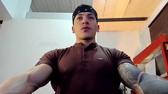 Snapshot of aquiles_51 chatting on 10.25.25 aquiles 51 online show from 10.25.25