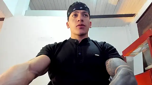 Snapshot of aquiles_51 chatting on 10.29.25 aquiles 51 online show from 10.29.25