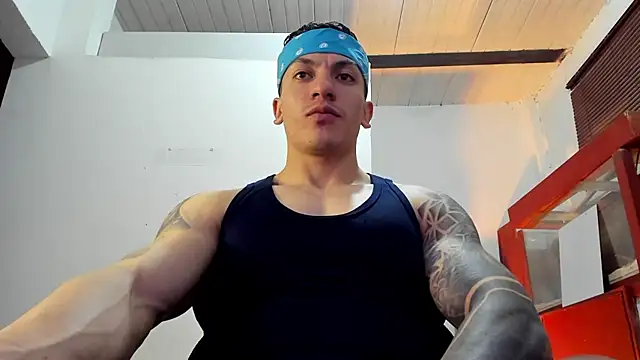 Snapshot of aquiles_51 chatting on 11.12.25 aquiles 51 online show from 11.12.25