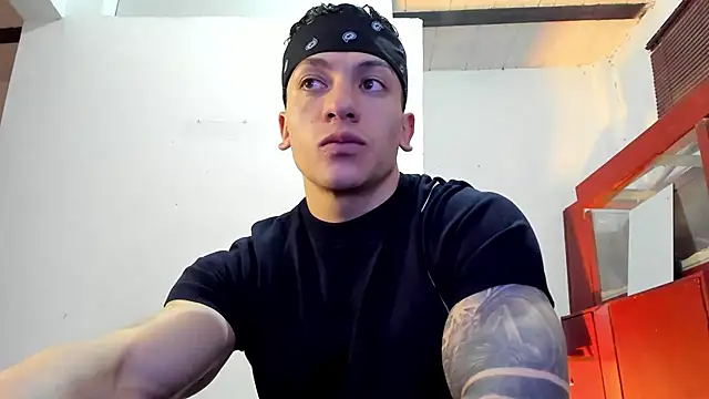 Snapshot of aquiles_51 chatting on 11.14.25 aquiles 51 online show from 11.14.25