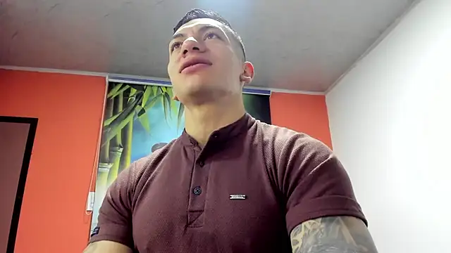 Snapshot of aquiles_51 chatting on 12.04.25 aquiles 51 online show from 12.04.25