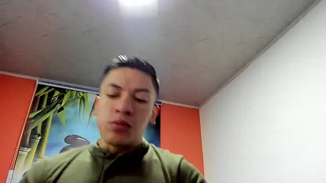 Snapshot of aquiles_51 chatting on 12.05.25 aquiles 51 online show from 12.05.25