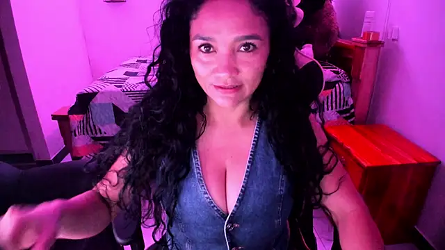 Snapshot of rayza_mature_154 chatting on 04.28.26 rayza mature 154 online show from 04.28.26
