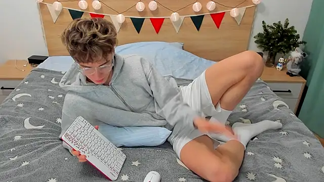 Snapshot of Fandi_777 chatting on 12.28.24 Fandi 777 online show from 12.28.24