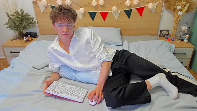 Snapshot of Fandi_777 chatting on 01.25.25 Fandi 777 online show from 01.25.25