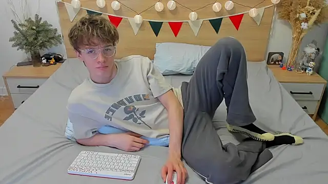 Snapshot of Fandi_777 chatting on 01.29.25 Fandi 777 online show from 01.29.25