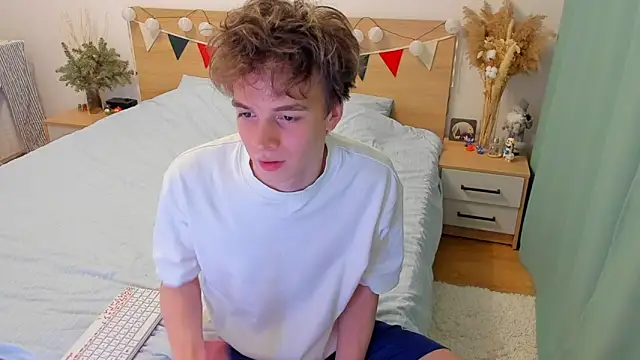 Snapshot of Fandi_777 chatting on 02.04.25 Fandi 777 online show from 02.04.25