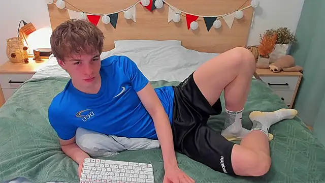 Snapshot of Fandi_777 chatting on 11.12.25 Fandi 777 online show from 11.12.25