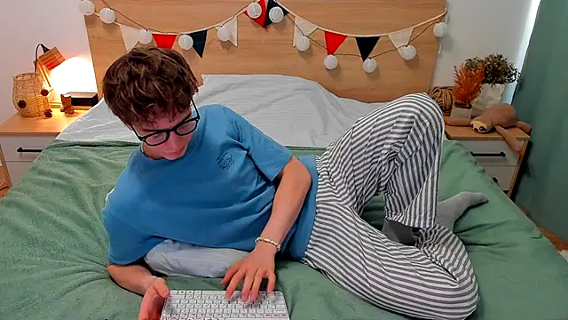 Snapshot of Fandi_777 chatting on 11.14.25 Fandi 777 online show from 11.14.25